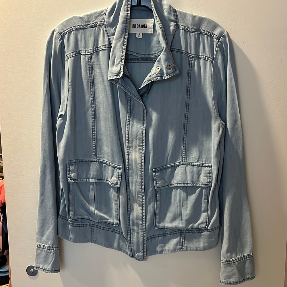 BB Dakota light jean zip cup jacket with front pockets size S